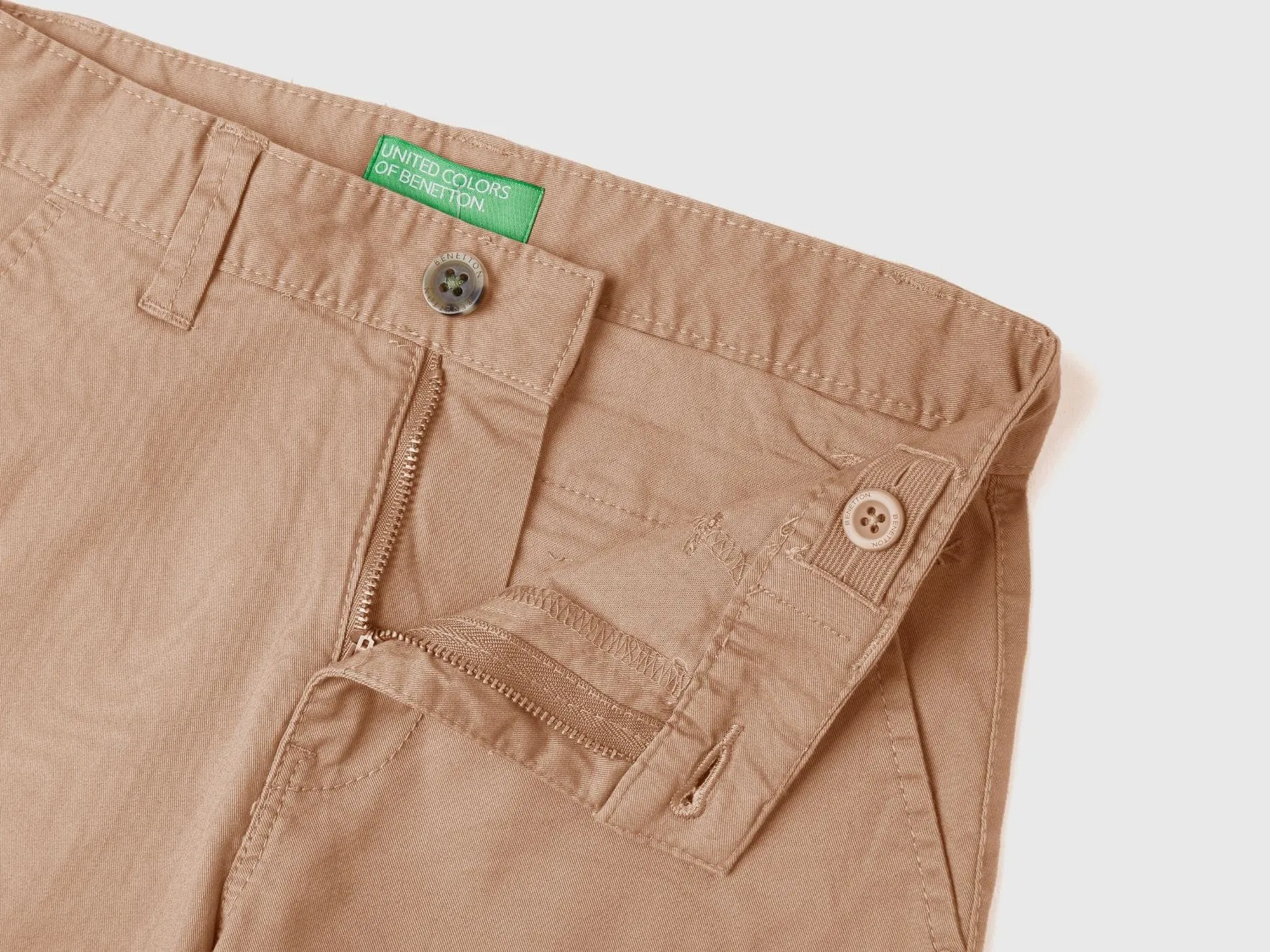 Slim fit chinos in stretch cotton